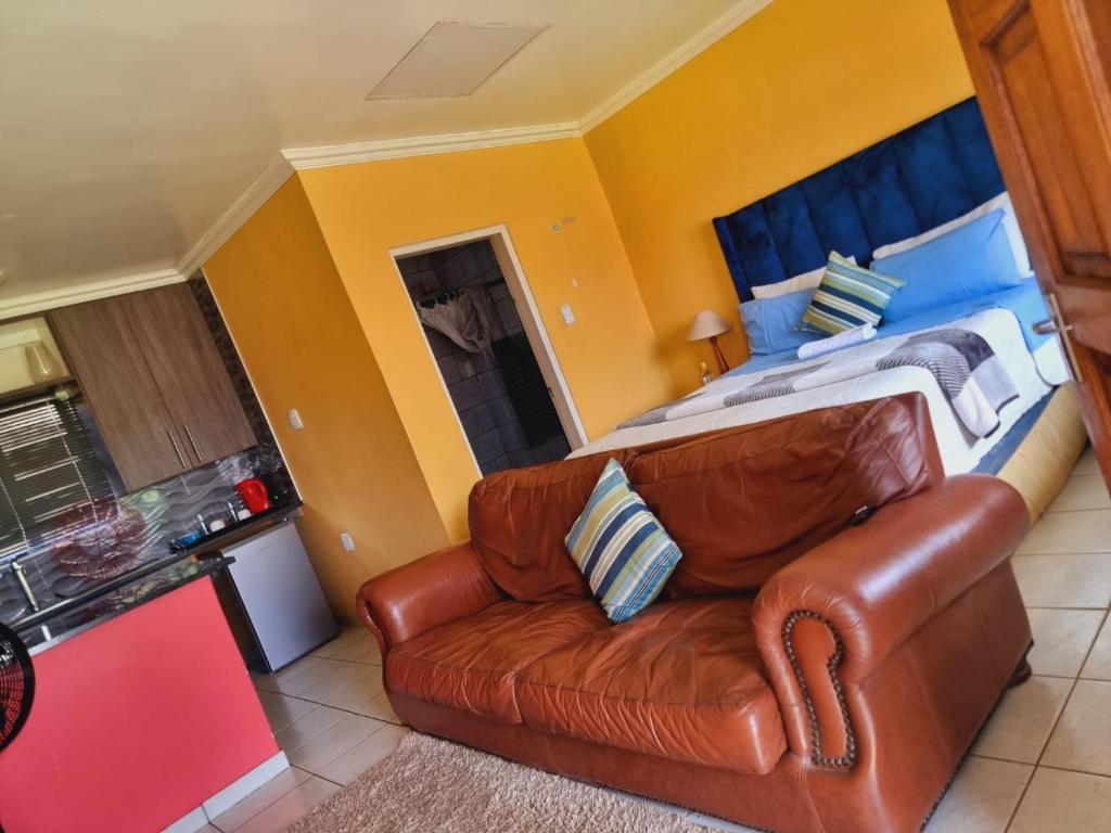 Η κουζίνα ή μικρή κουζίνα στο DreamWest Living Guesthouse