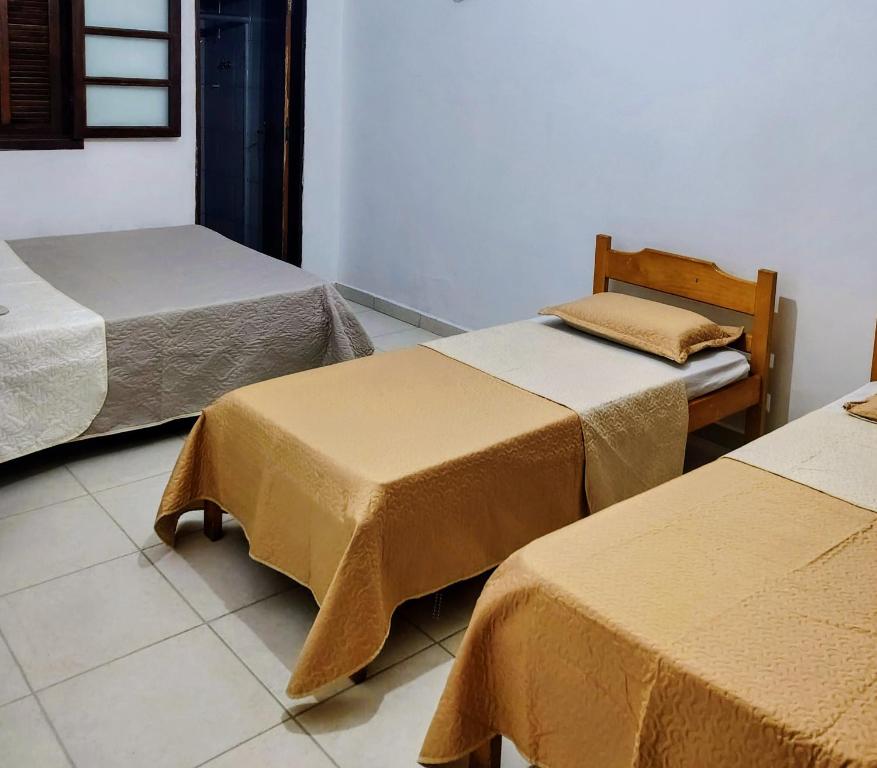 Gallery image of Casa amarela com fundos para seminário in Aparecida