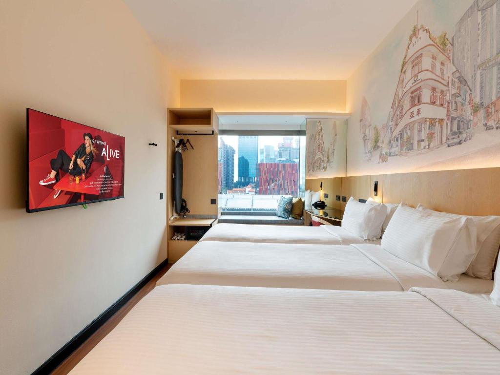 Giường trong phòng chung tại Ibis Singapore on Bencoolen - Newly Renovated