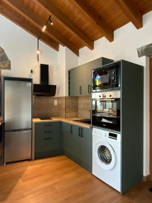 a kitchen with a washing machine and a washer at Apartamentos El Plano in Los Molinos