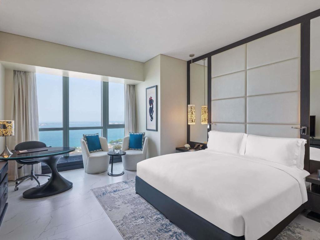 Sofitel Abu Dhabi Corniche - Resim 9