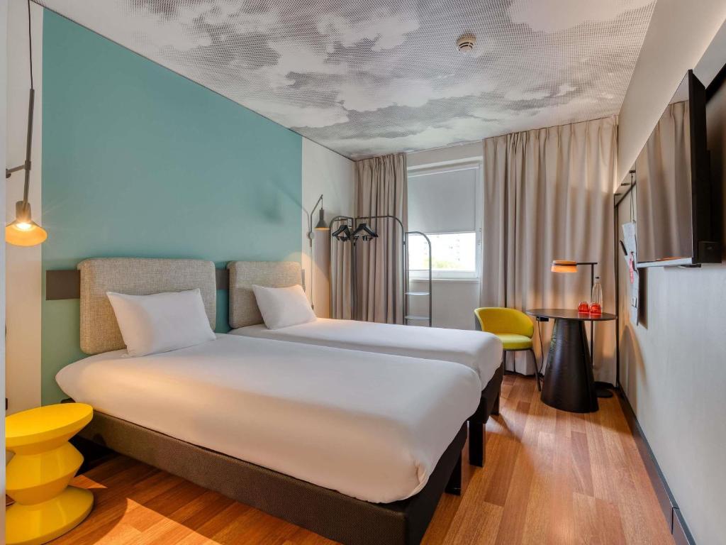 ibis Berlin Kurfuerstendamm - neu renoviert - Resim 1