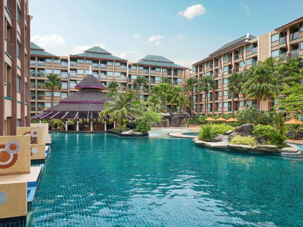 Novotel Phuket Vintage Park Resort - Resim 6