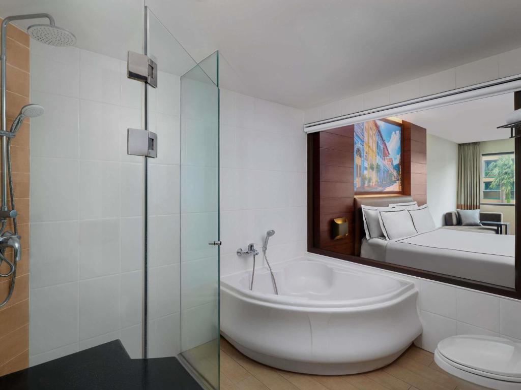 Novotel Phuket Vintage Park Resort - Resim 42