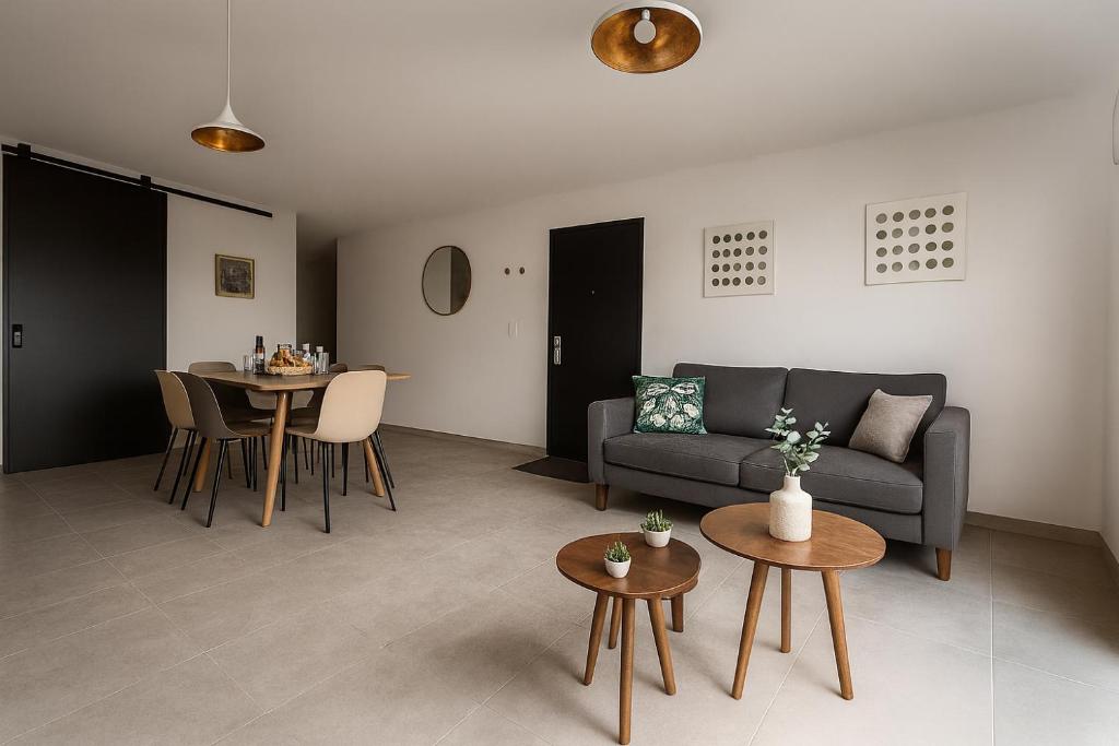 a living room with a couch and a table at Departamento en Planta Baja ideal para Valle de Catrinas in Atlixco