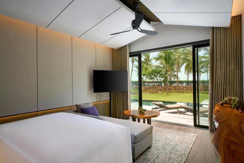 Four-Bedroom Oceanfront Villa with Private Pool