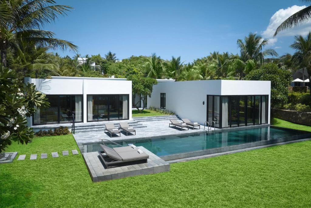 Three-Bedroom Oceanfront Villa with Private Pool