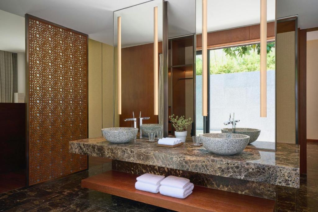One-Bedroom Oceanfront Villa with King Bed and Private Pool
