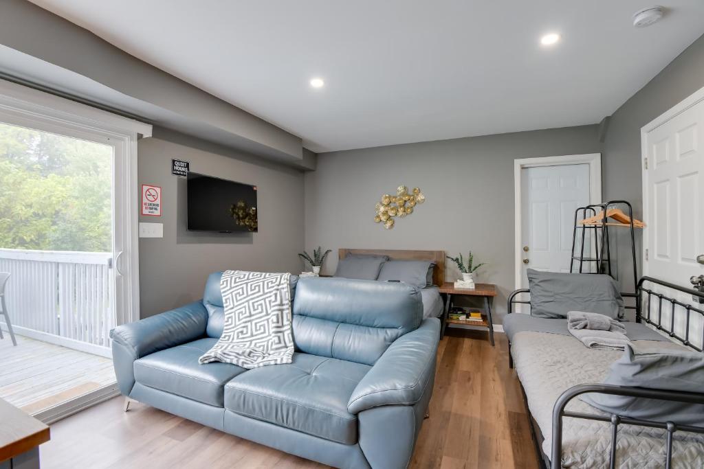 Χώρος καθιστικού στο Near Hospitals and Metro Access Studio in Cheverly