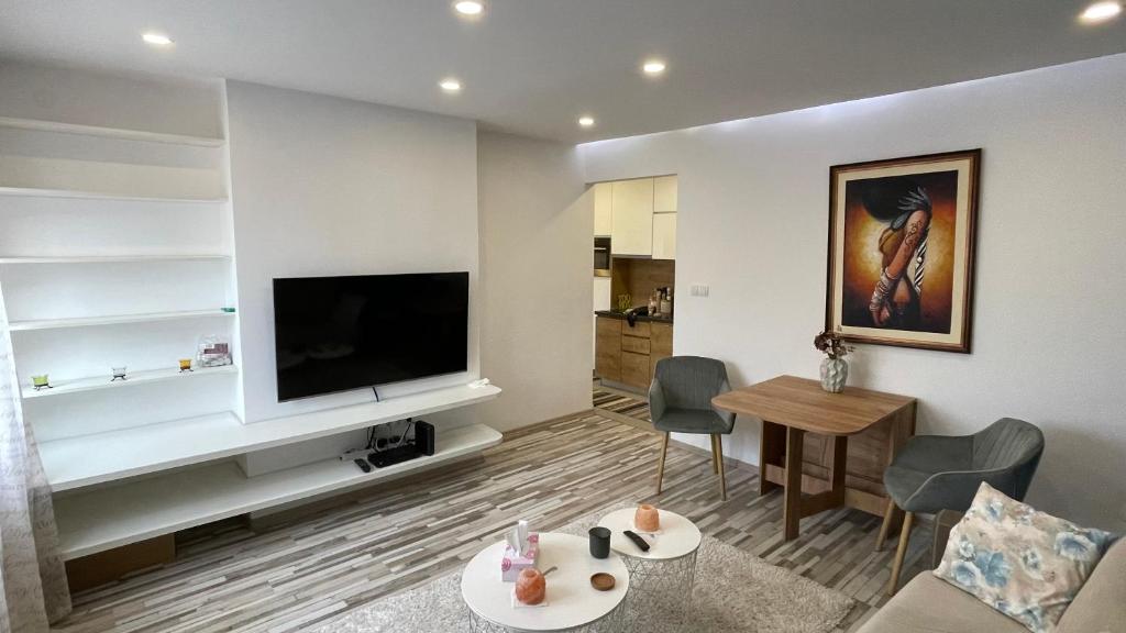 Μια τηλεόραση ή/και κέντρο ψυχαγωγίας στο Sarajevo Downtown Post Office View