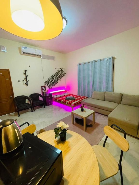 Χώρος καθιστικού στο Room attached toilet for 4 pax with tv