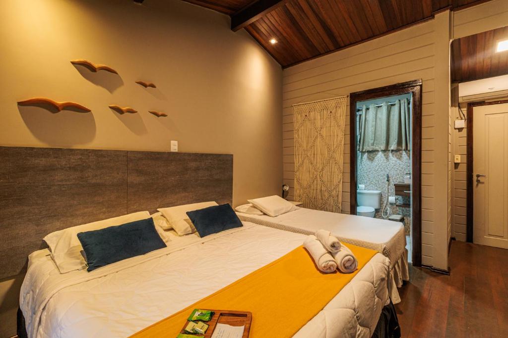 a bedroom with two beds in a room at Pousada Piraúna in Fernando de Noronha
