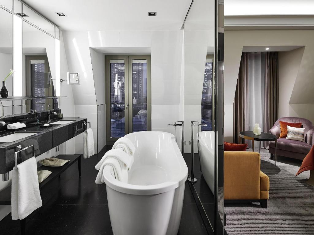 Sofitel Frankfurt Opera - Resim 32