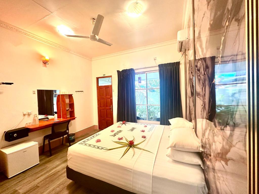 Thoddoo Island Life - 18