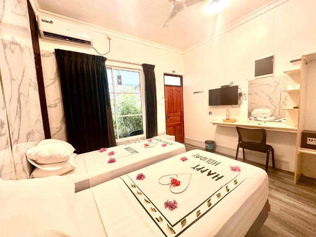 Thoddoo Island Life - 1