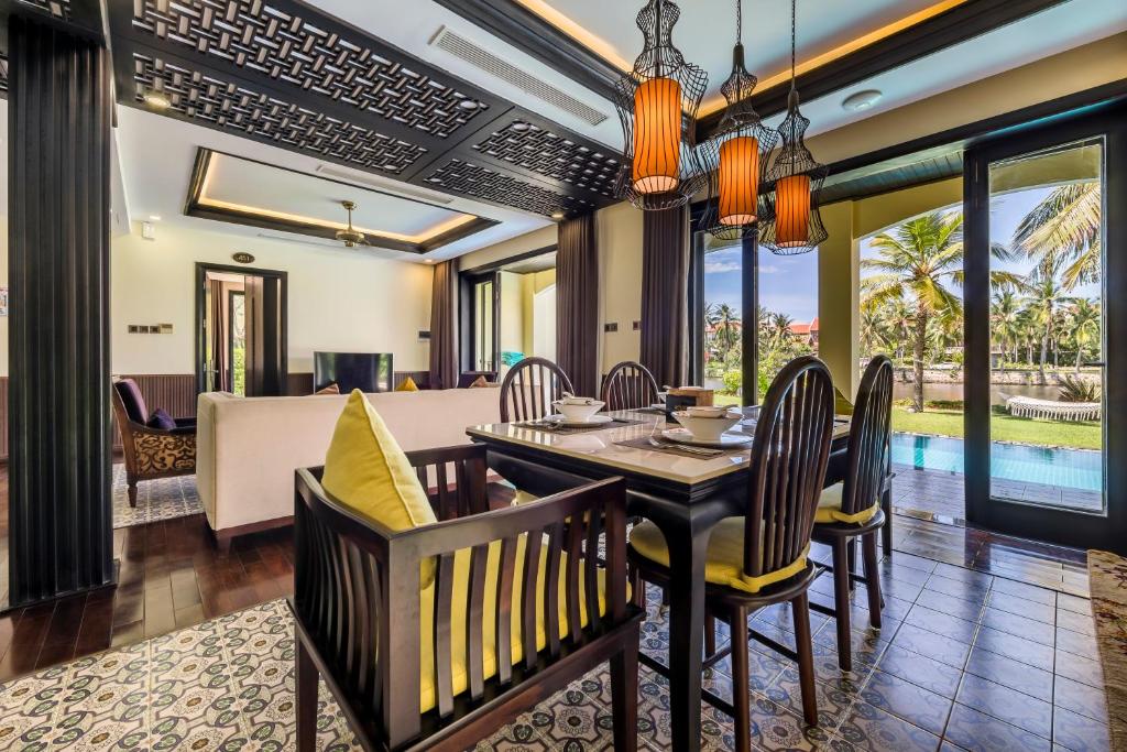 Biệt Thự 4 Phòng Ngủ Có Hồ Bơi Riêng Và Nhìn Ra Sông
