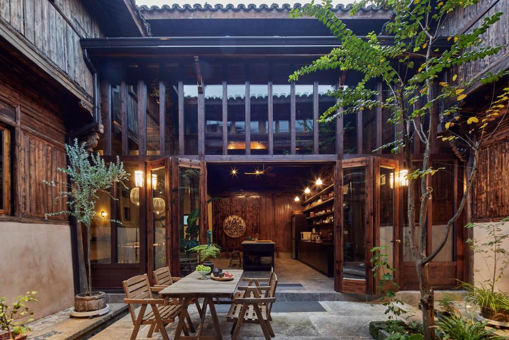 a patio with a table and chairs in a building at Hangzhou Eight Blessings Inn-200 years old courtyard house in Tonglu