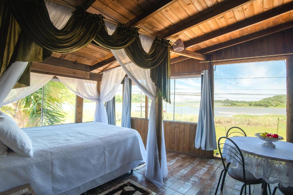 Ένα ή περισσότερα κρεβάτια σε δωμάτιο στο Pousada Rosa Ibira