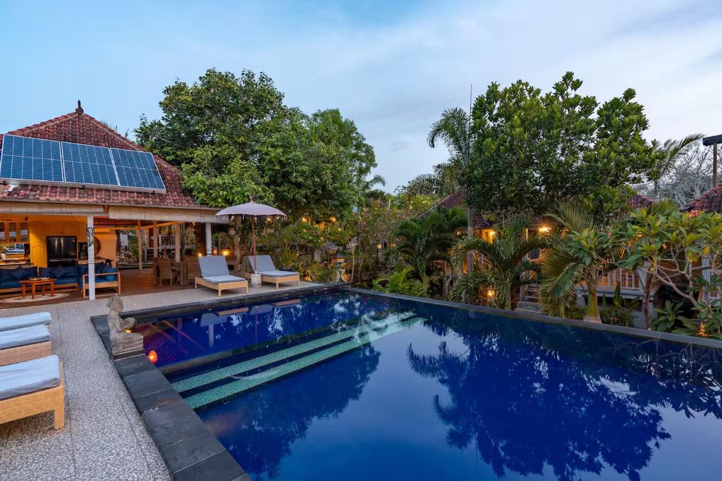 an image of a swimming pool at a villa at Villa Cahaya - Ocean, sunset and volcano views, an island hideout in Nusa Ceningan