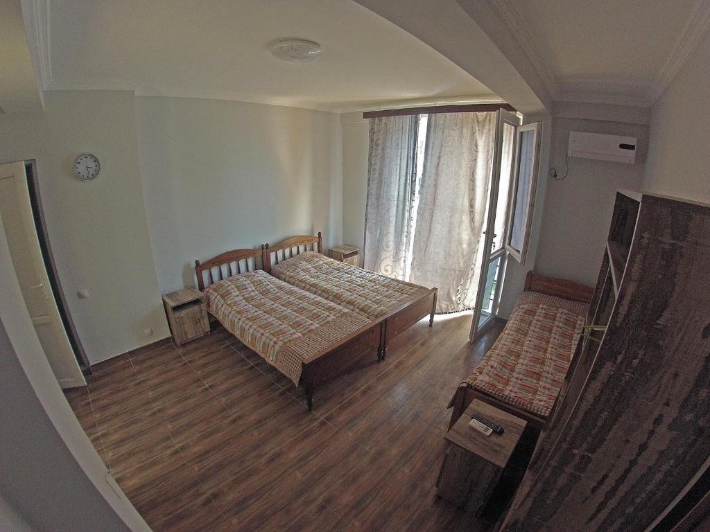 Postel nebo postele na pokoji v ubytování Magnetic Sand Hotel
