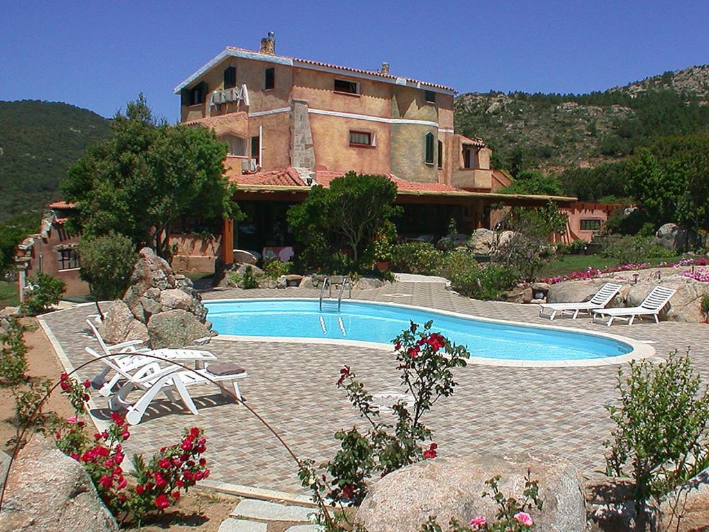 a house with a swimming pool in front of a house at Angelo e Arcangela in Telti