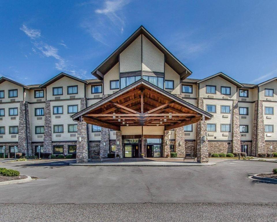 a large apartment building with a large building at Comfort Inn & Suites Near Lake Guntersville in Scottsboro