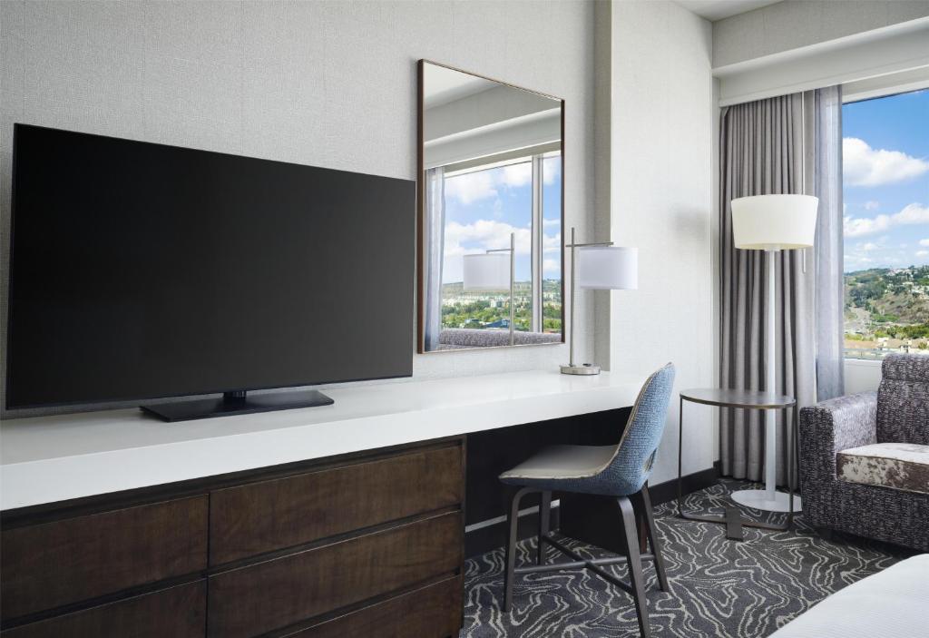 Hilton San Diego Mission Valley - 