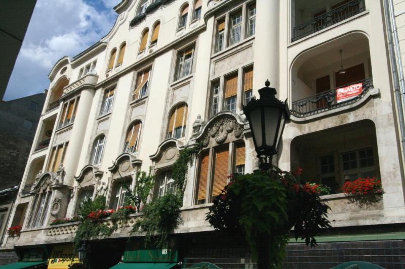 Budova, v ktorej sa apartmán nachádza