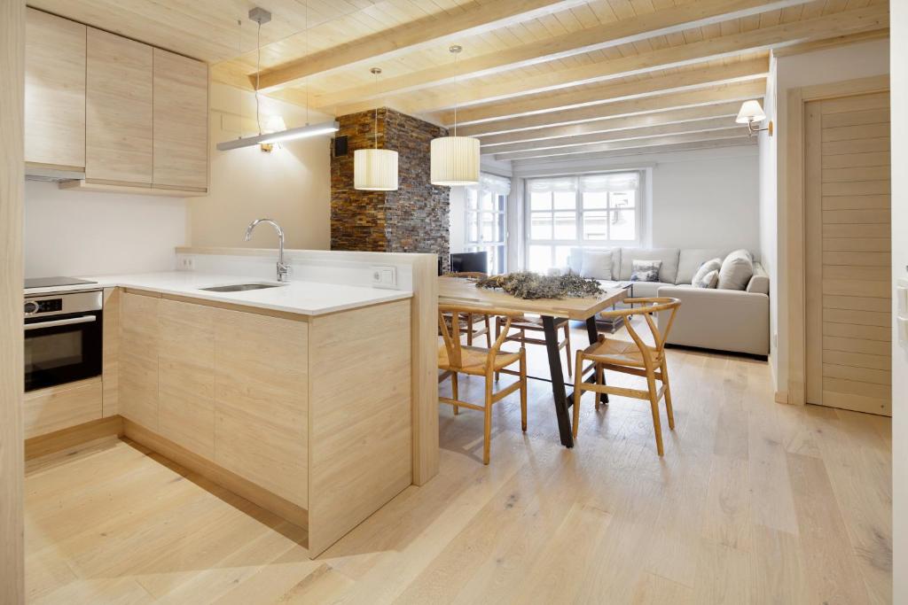 Kuchyňa alebo kuchynka v ubytovaní Val de Ruda Luxe 41 by FeelFree Rentals