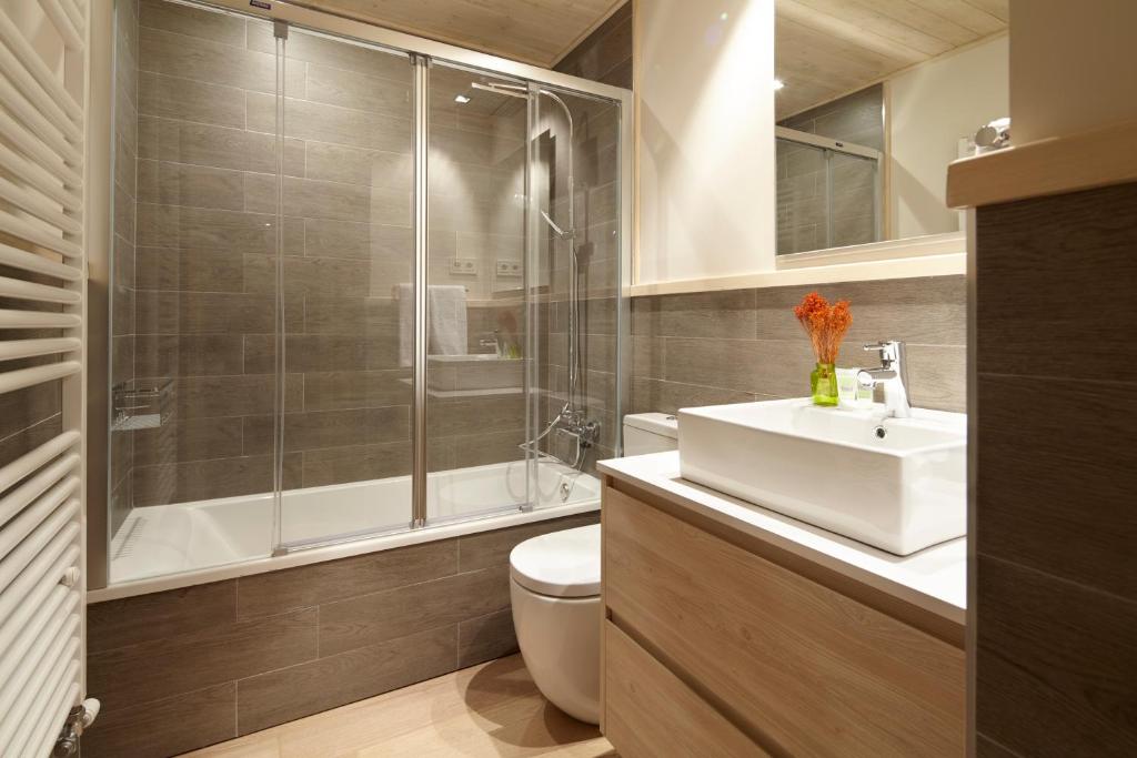 Kúpeľňa v ubytovaní Val de Ruda Luxe 41 by FeelFree Rentals
