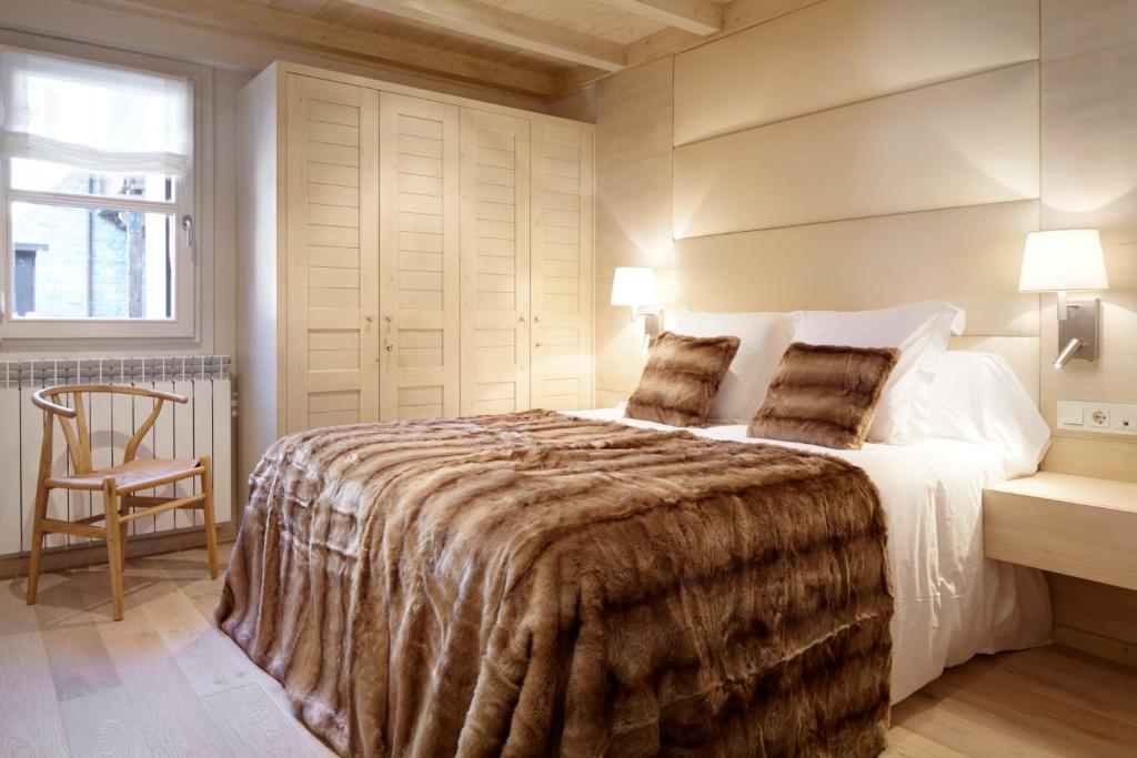 Posteľ alebo postele v izbe v ubytovaní Val de Ruda Luxe 41 by FeelFree Rentals