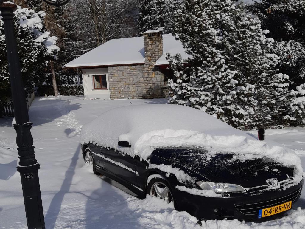 Bright Chalet with Terrace durante el invierno