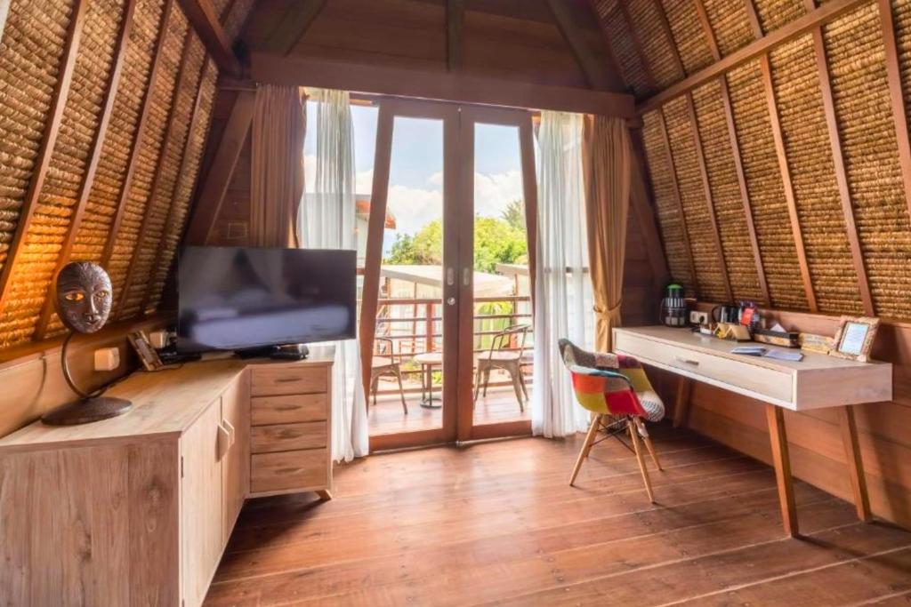 Televisyen dan/atau pusat hiburan di Lucano 1 BR Lumbung Suite ZN299