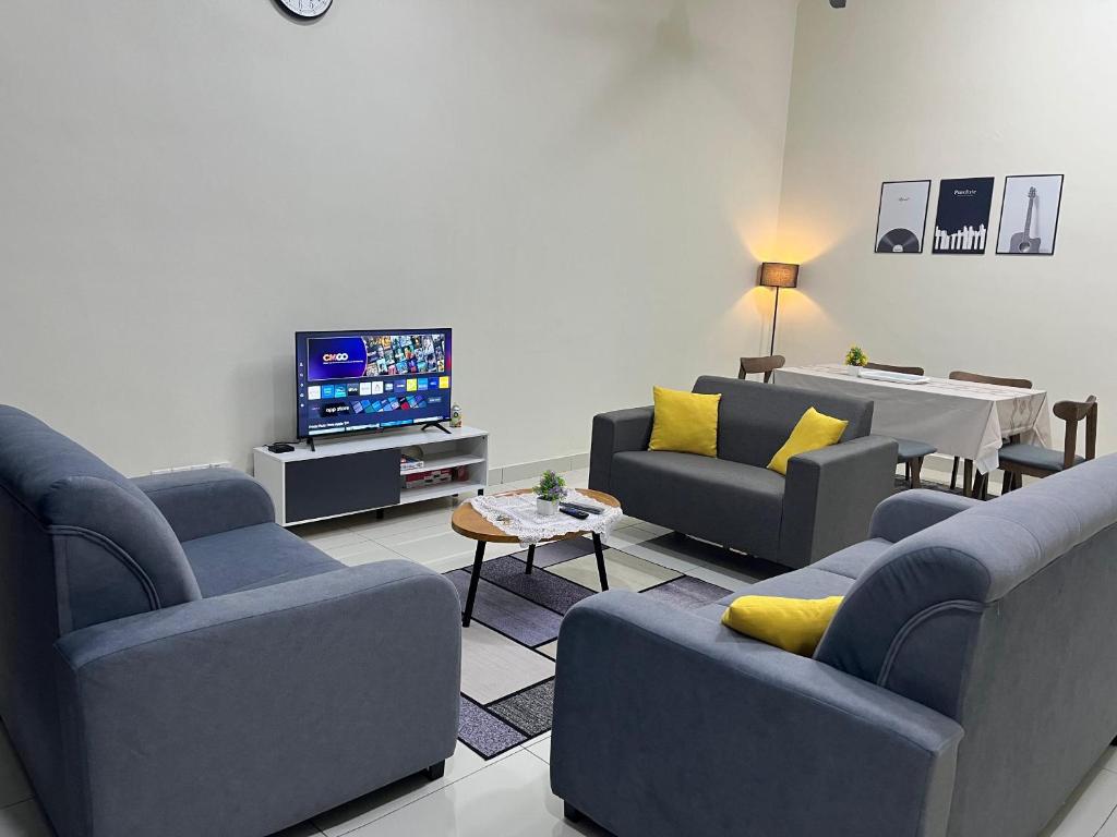 TV a/nebo společenská místnost v ubytování TemuHomestay