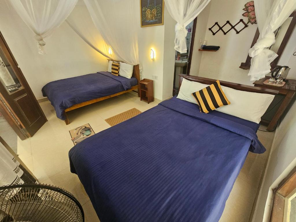 a bedroom with two beds in a room at The Canapy Nest Ella in Ella