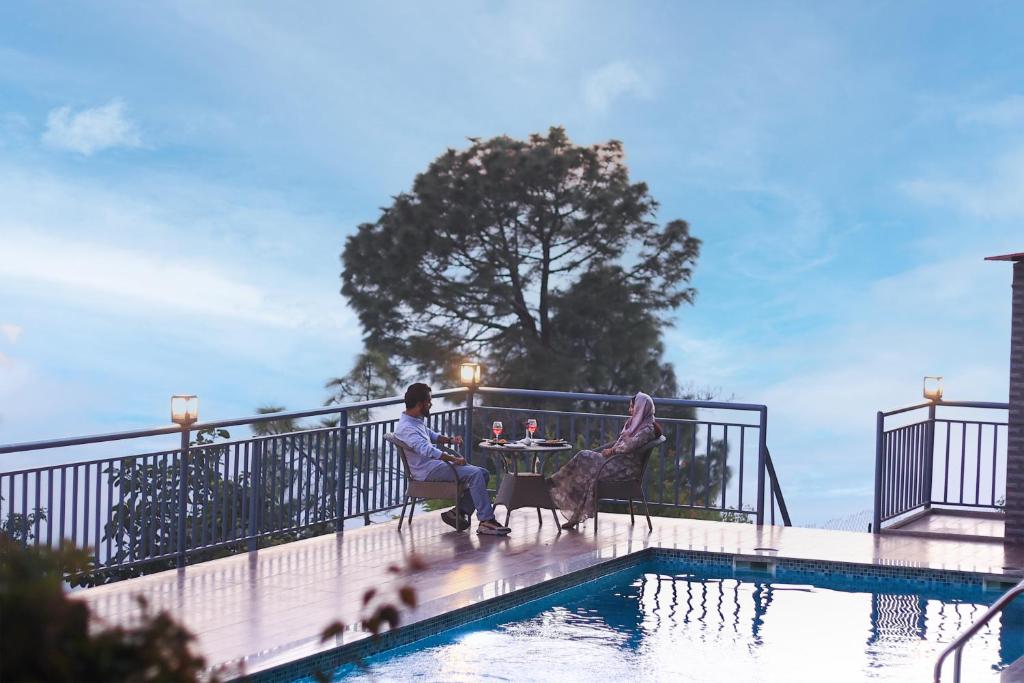 Bazén v ubytování ECKO Kasang Regency Hill Resort nebo v jeho okolí