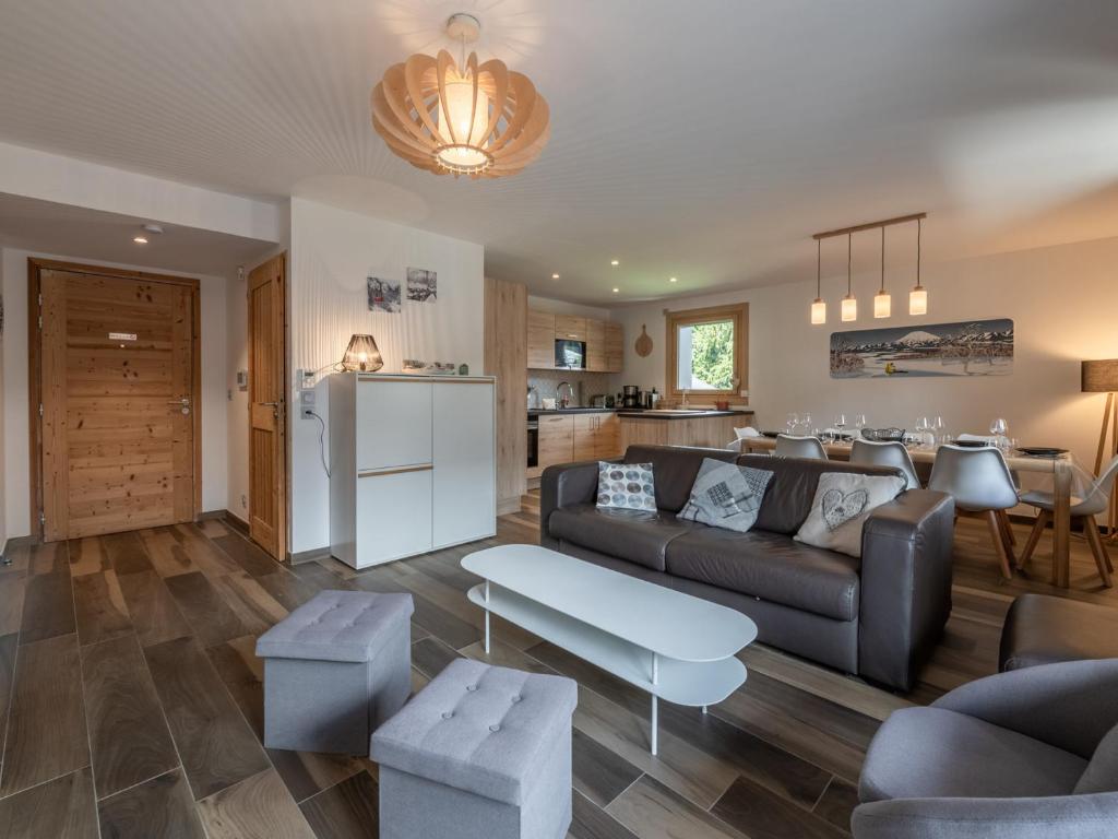 a living room with a couch and a table at Duplex de standing 3 étoiles à Morzine, 100m des pistes, 9 pers., terrasse, garage, wifi inclus - FR-1-754-20 in Morzine