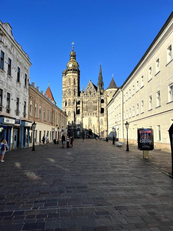 The surrounding neighborhood or a neighborhood close to Az apartmant