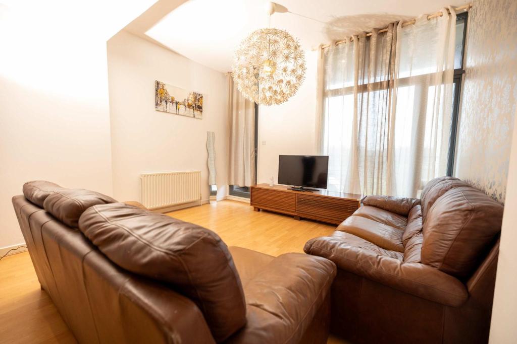 Muirhouse 2BR Apartment with Free Parking - Housity