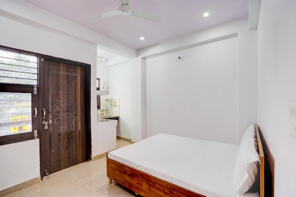 Katil atau katil-katil dalam bilik di Hotel O Apno Ghar