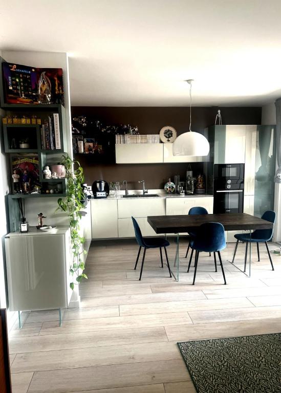 Urban Oasis - Two-Room Apartment!