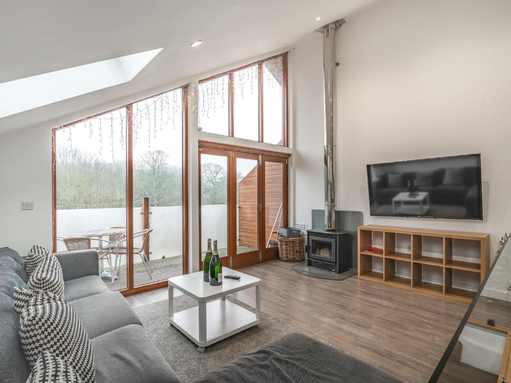 a living room with a couch and a tv at Waterside Lodge Fifteen - Uk36708 in Southowram