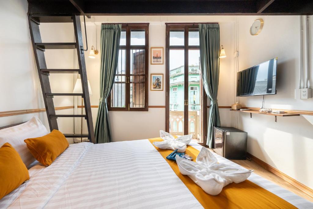 
Queen Room with Private External Bathroom
