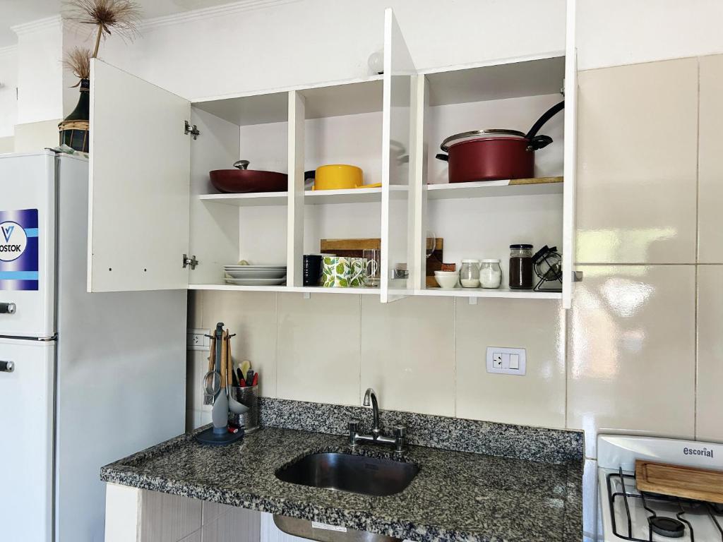 Η κουζίνα ή μικρή κουζίνα στο Departamento Centrico Iguazú 2C