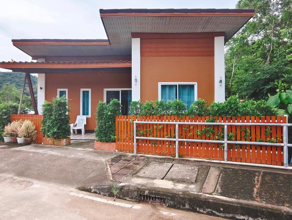 Bangunan di mana terletaknya vila ini