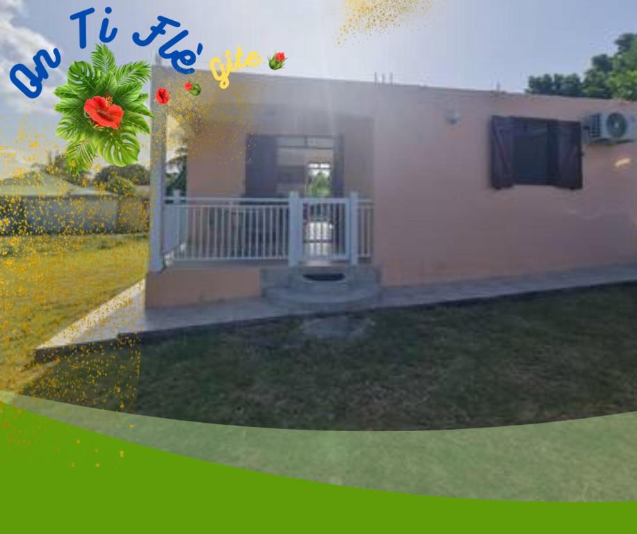 a house with a plant in front of it at On Ti Flè Gîte in Anse-Bertrand