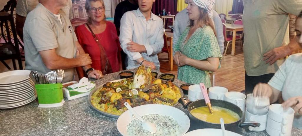 Φαγητό σε αυτό το πανδοχείο ή κάπου εκεί κοντά