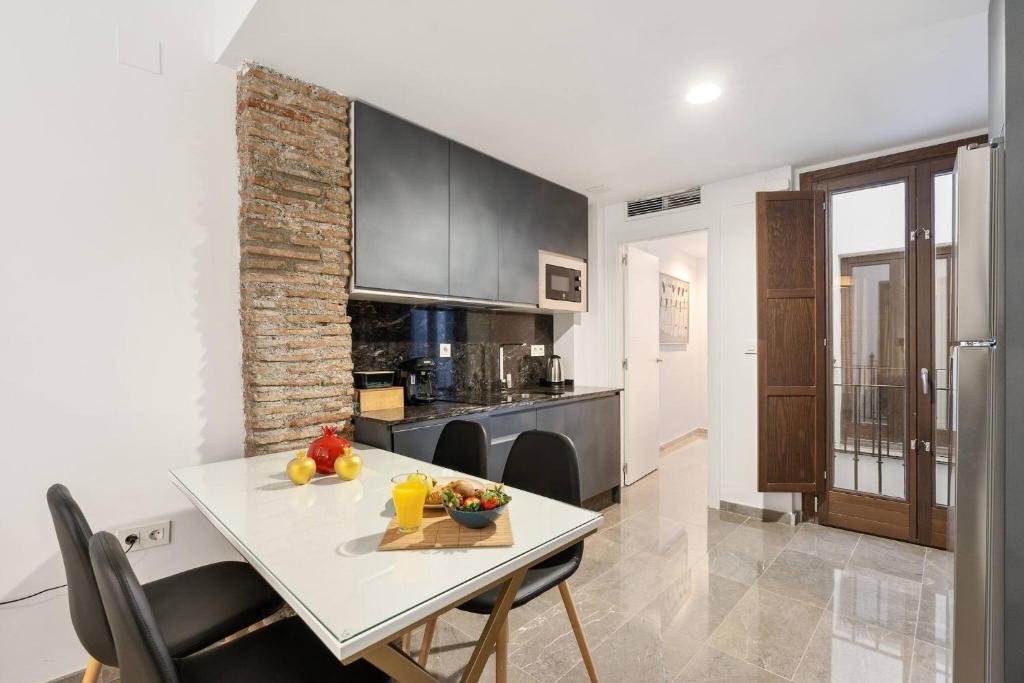Home4u Nuevo Centro Granada-Puerta Real-San Isidro