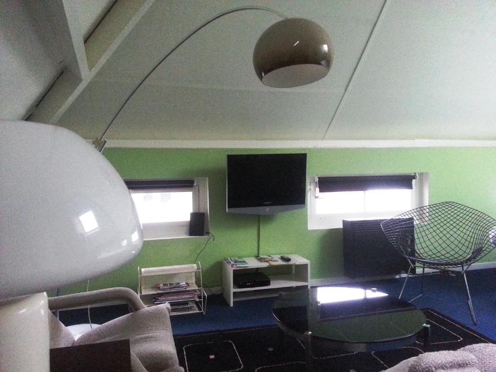 Μια τηλεόραση ή/και κέντρο ψυχαγωγίας στο Appartement Sint Jan