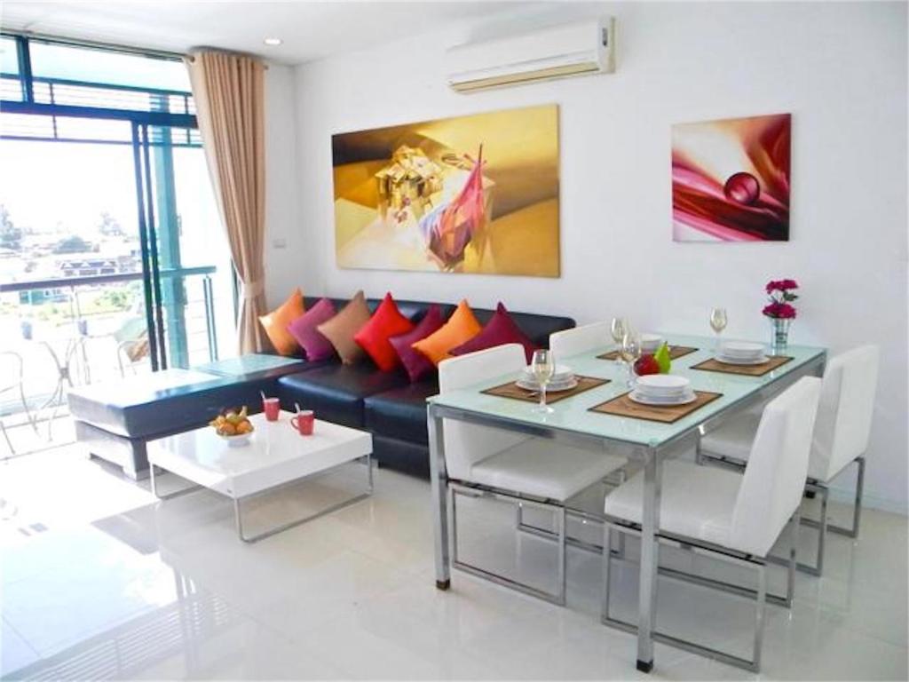 Χώρος καθιστικού στο Kamala Regent Beautiful 3 Bedrooms Apartment